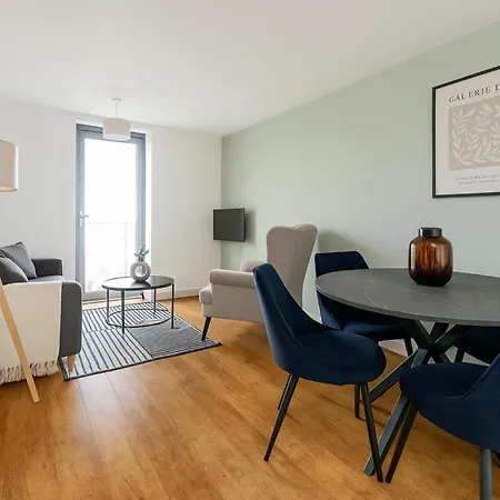 2 Bed Apartment In Stratford